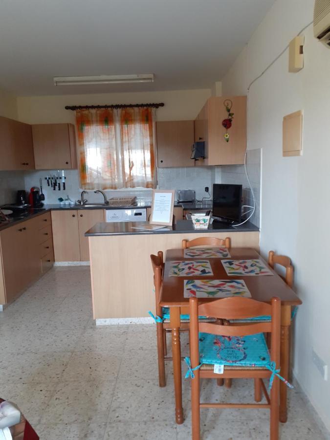 Georgees Latchi Apartment Полис Екстериор снимка